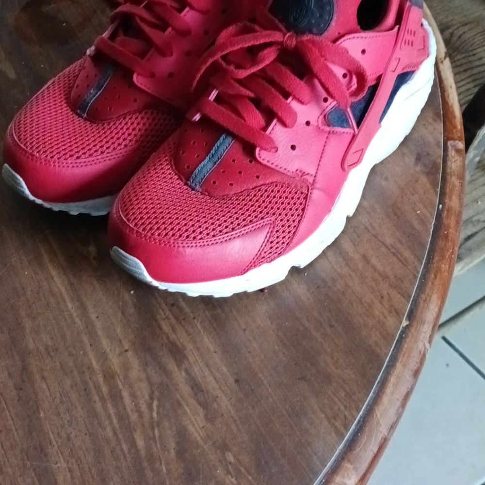 Nike hurachis size 11